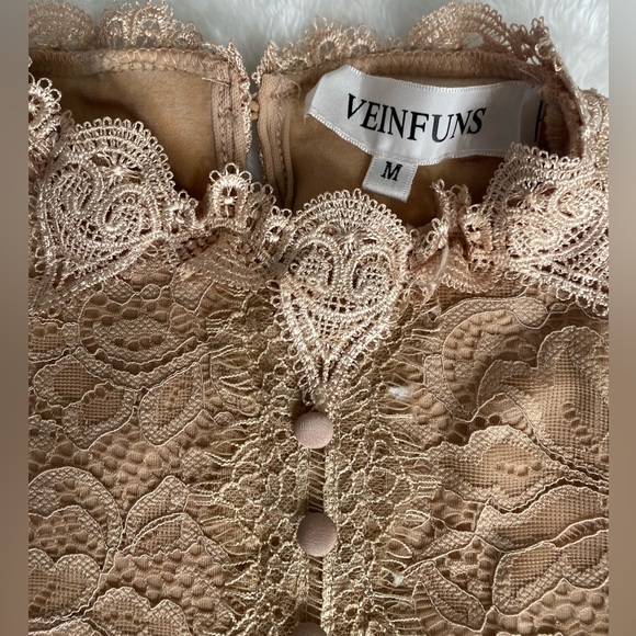 Veinfuns lace overlay long sleeve blouse/ top. Size M - Picture 7 of 10